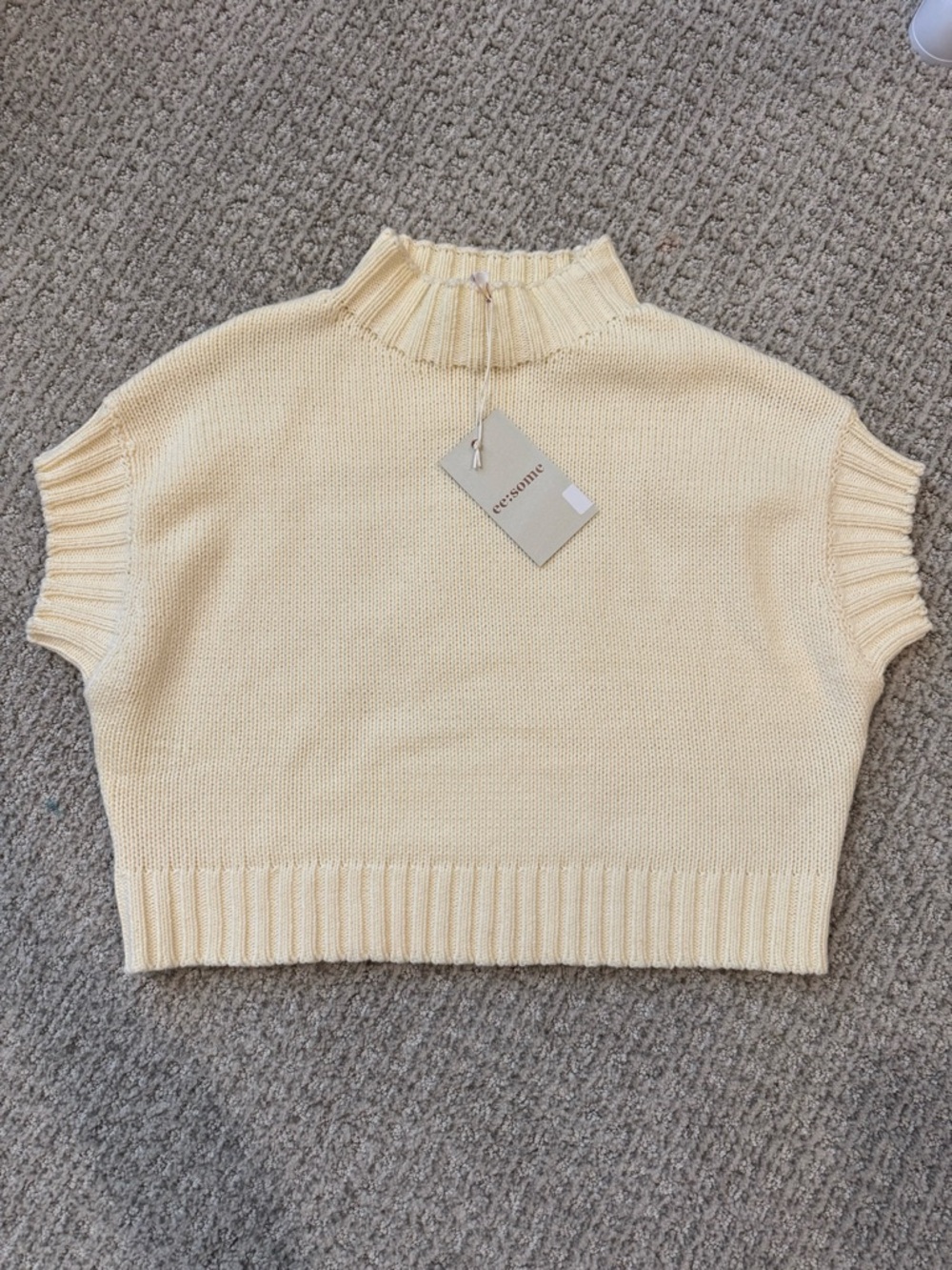 eesome Cream Short-Sleeve Knit Sweater Vest